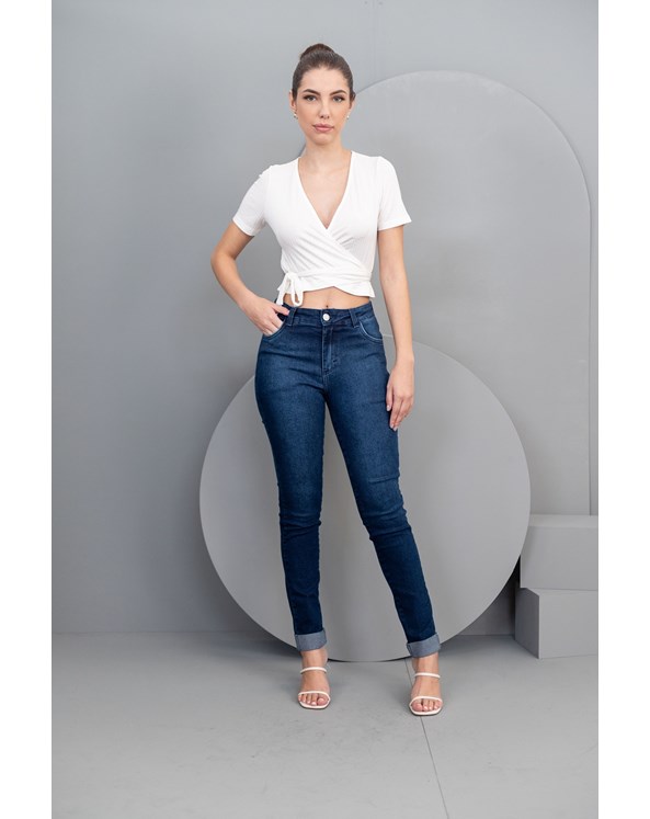 Calça jeans skinny barra virada