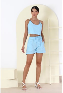 Conjunto blusa cropped e shorts